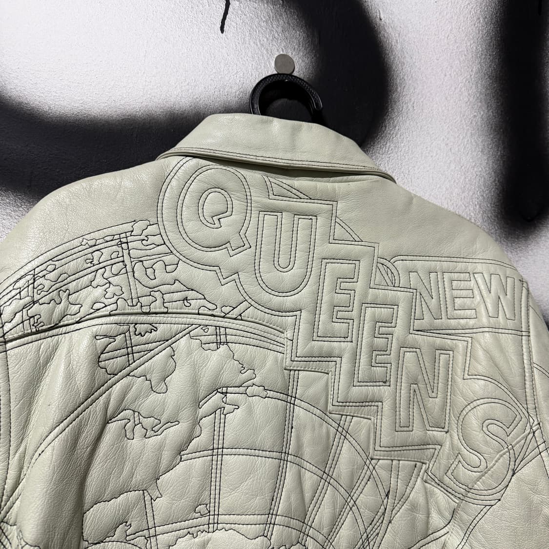 Al Wissam 100% 양가죽 시티 자수 디테일 퀼팅 바시티 자켓 상품이미지6