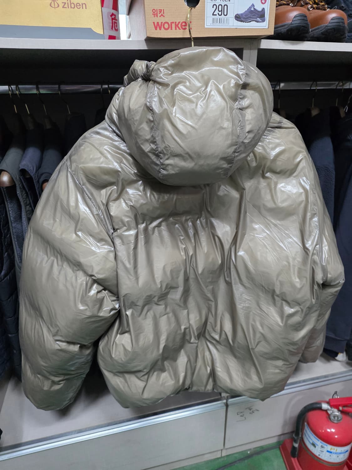 로아하이킹 다운패딩 라지사이즈 판매합니다 상품이미지3