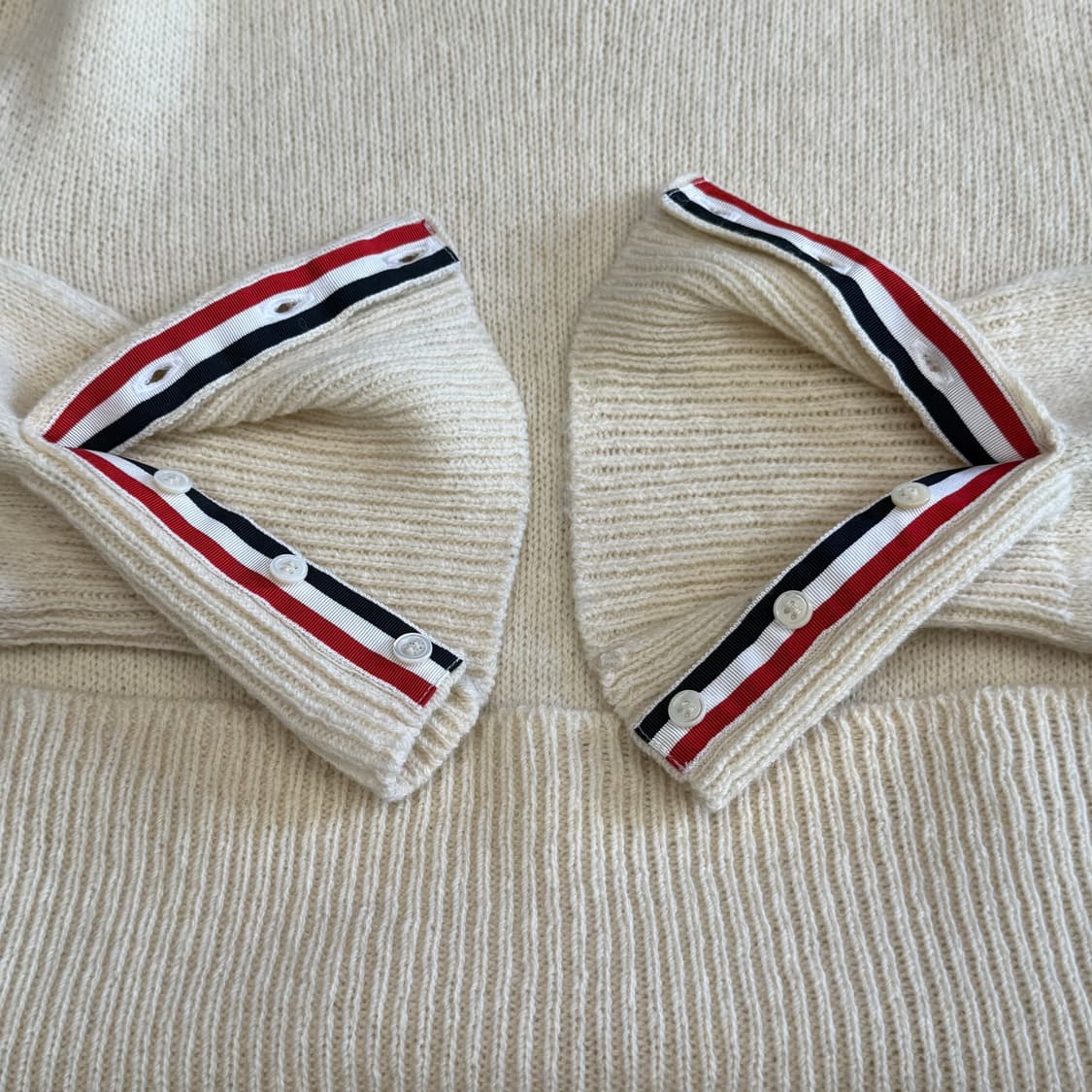 Thom Browne 그레이 완장 아이보리 울 니트 상품이미지3