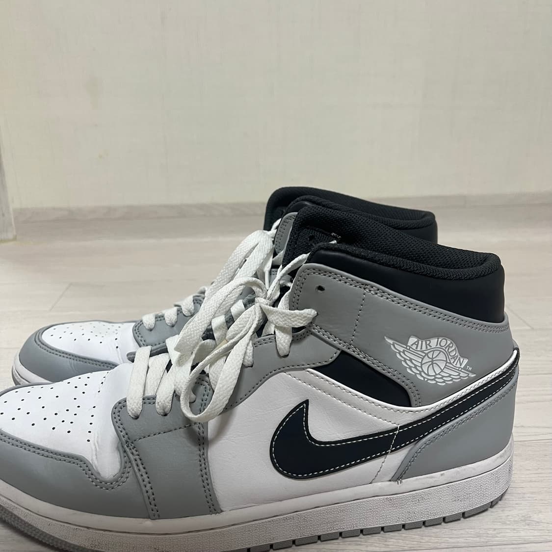 조던 1 미드 라이트 스모크 그레이 앤트러사이트 상품이미지2