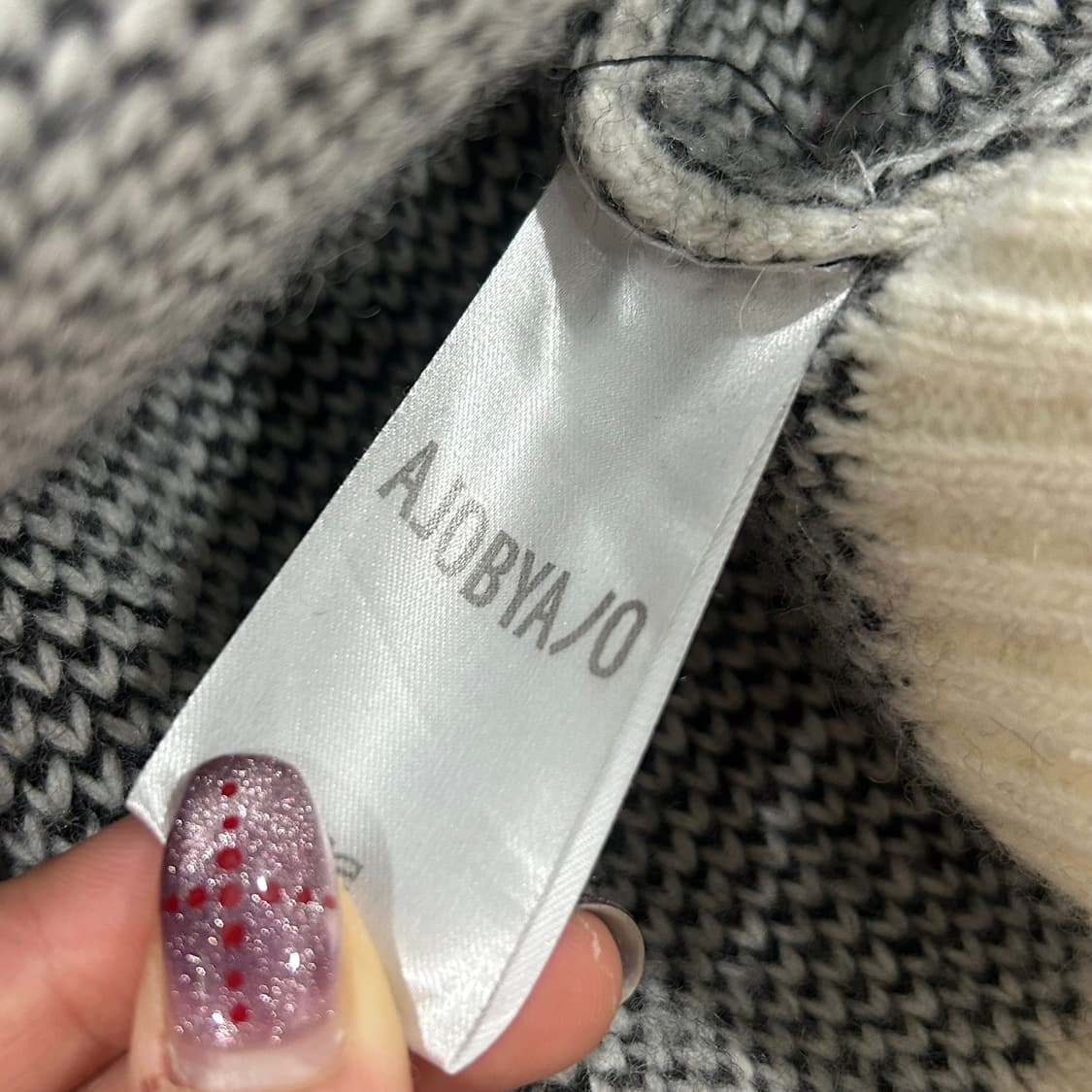 Ajobyajo 아조바이아조 블랙아이보리 니트후드티 상품이미지6