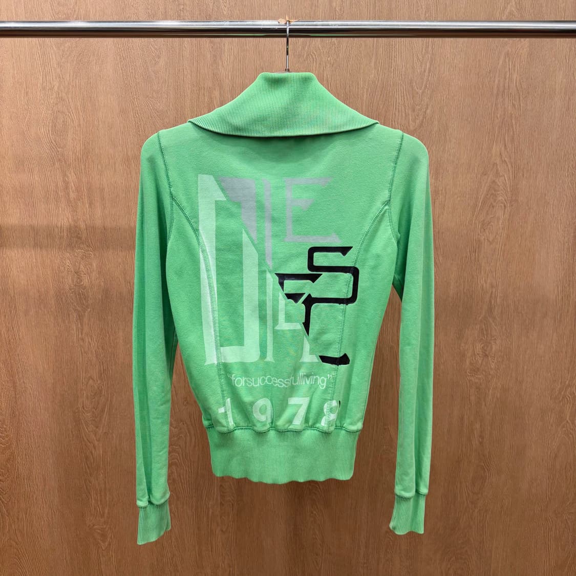 디젤 집업 자켓 와이드 립 카라 뱍 로도 프린팅 디테일 슬림핏 그린 상품이미지3