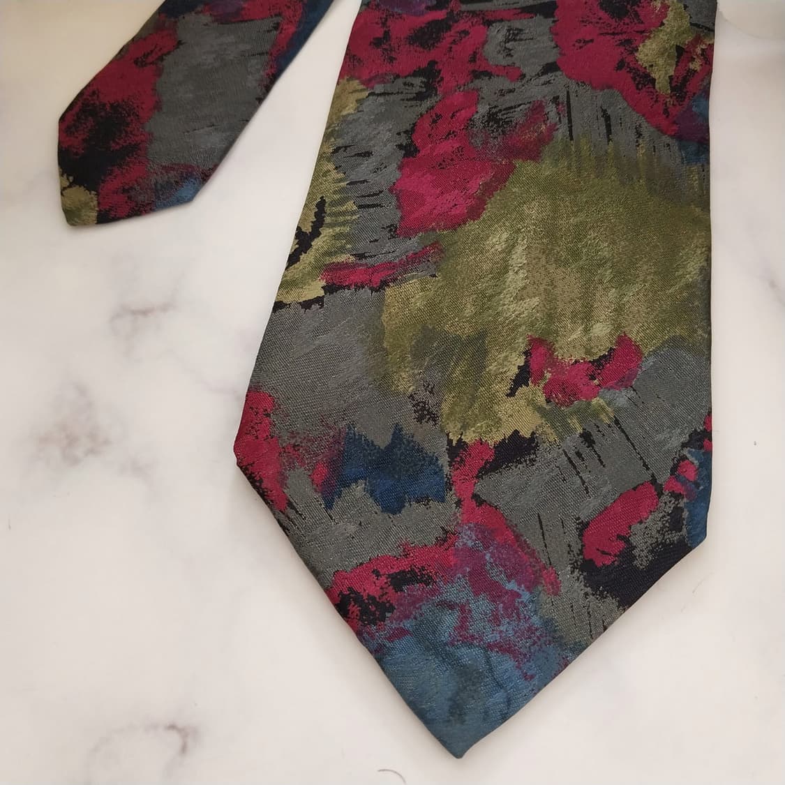 니노 세루티 실크 아트 패턴 넥타이 8.8cm A+등급 K1318
 상품이미지4