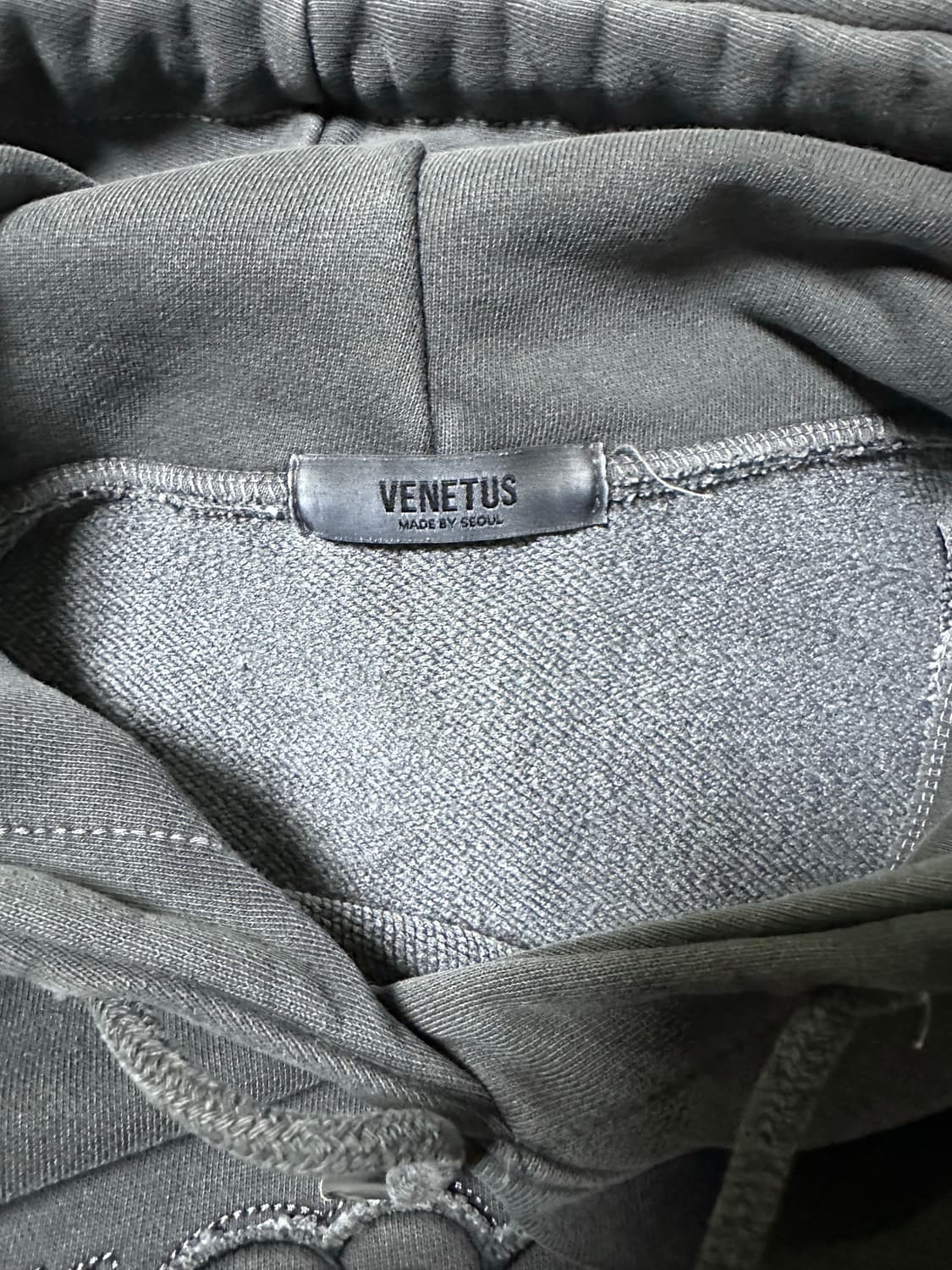 VENETUS 브랜드의 곰돌이 자수 오버핏 후드티 상품이미지4