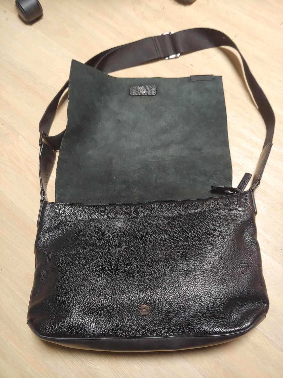 캘빈 클라인 전체 가죽 메일백 상품이미지3