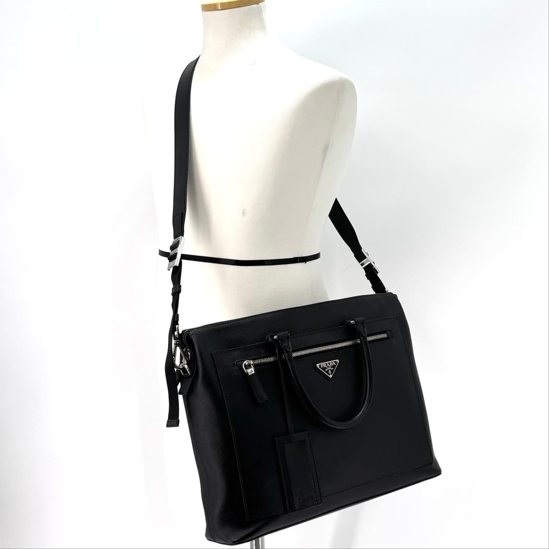 프라다 삼각로고 사피아노 브리프케이스 토트백 블랙 (2VG044) 상품이미지3
