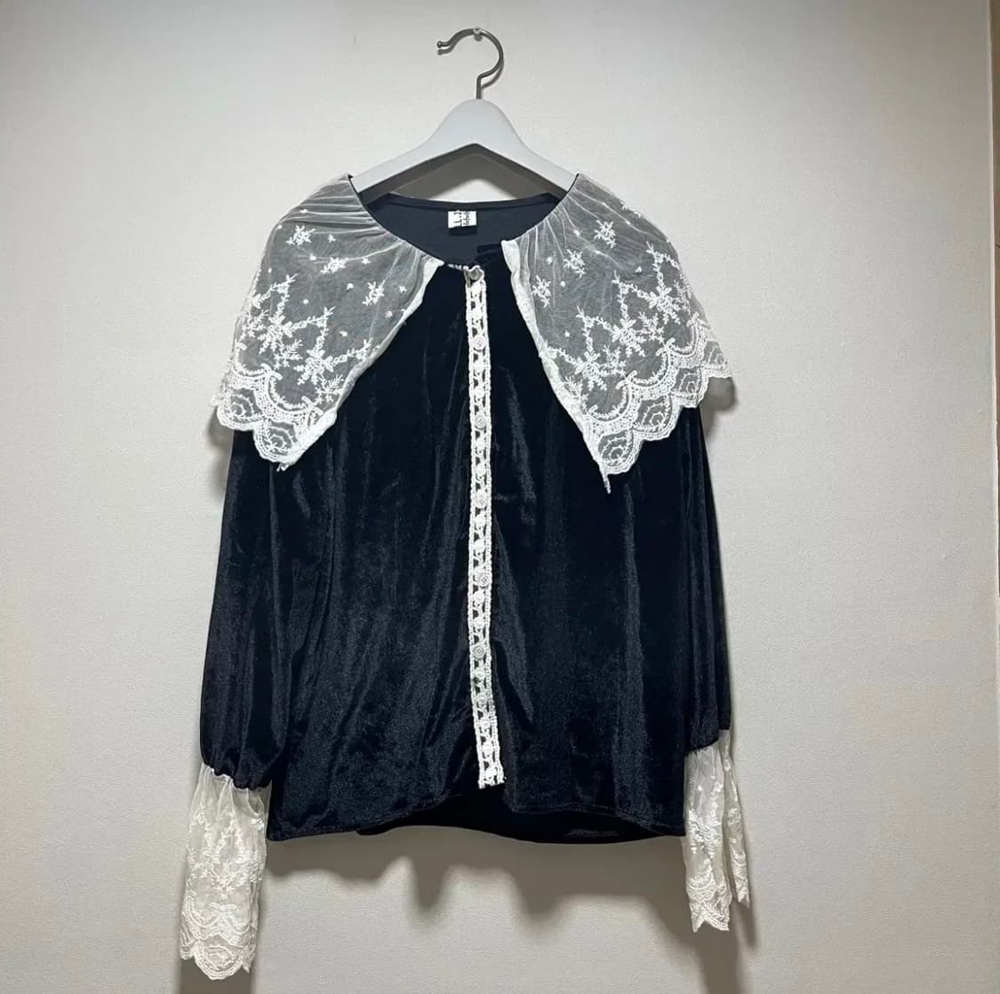 레트로문 블랙 레이스 블라우스 상품이미지1