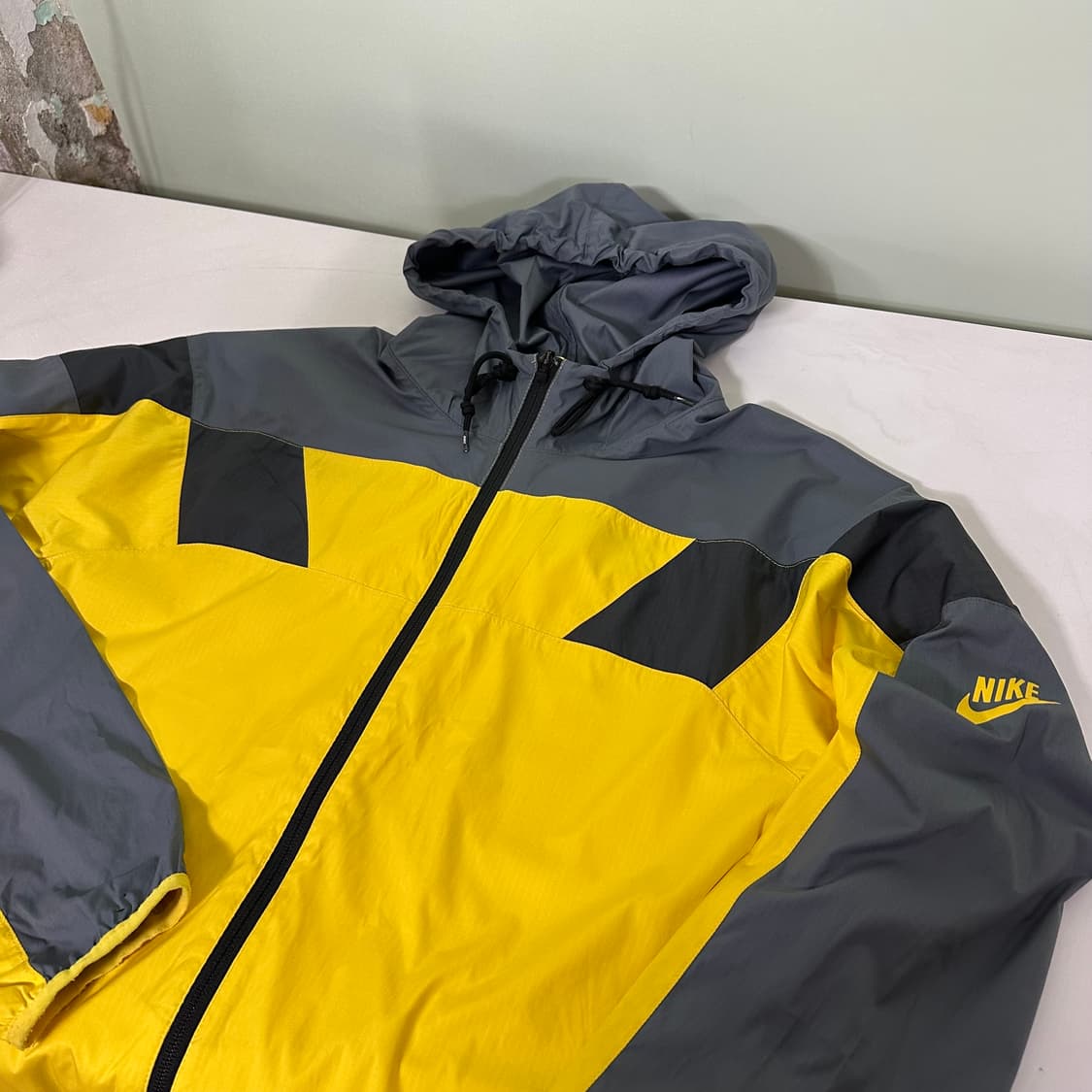 L 나이키 형광그레이 투웨이 암로고 후디 밑단스트링 런닝경량바람막이 상품이미지1