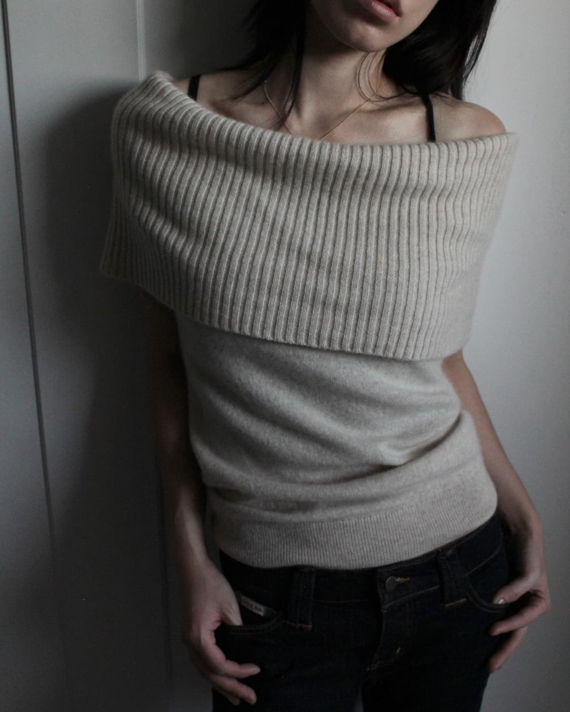 Theory cashmere off-shoulder top 상품이미지3