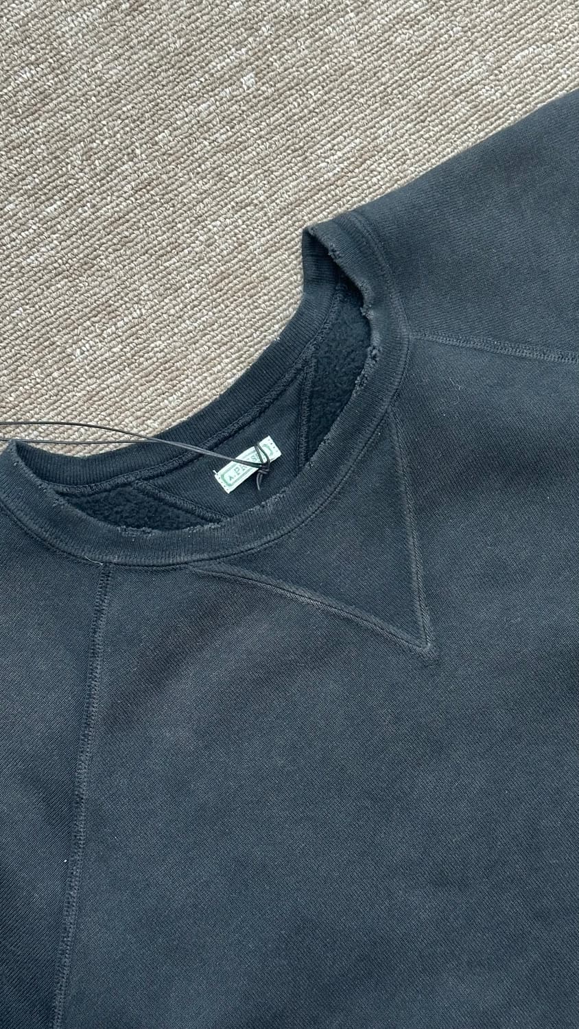 아프레쎄 빈티지 더블 브이 스웻 블랙 4 상품이미지3