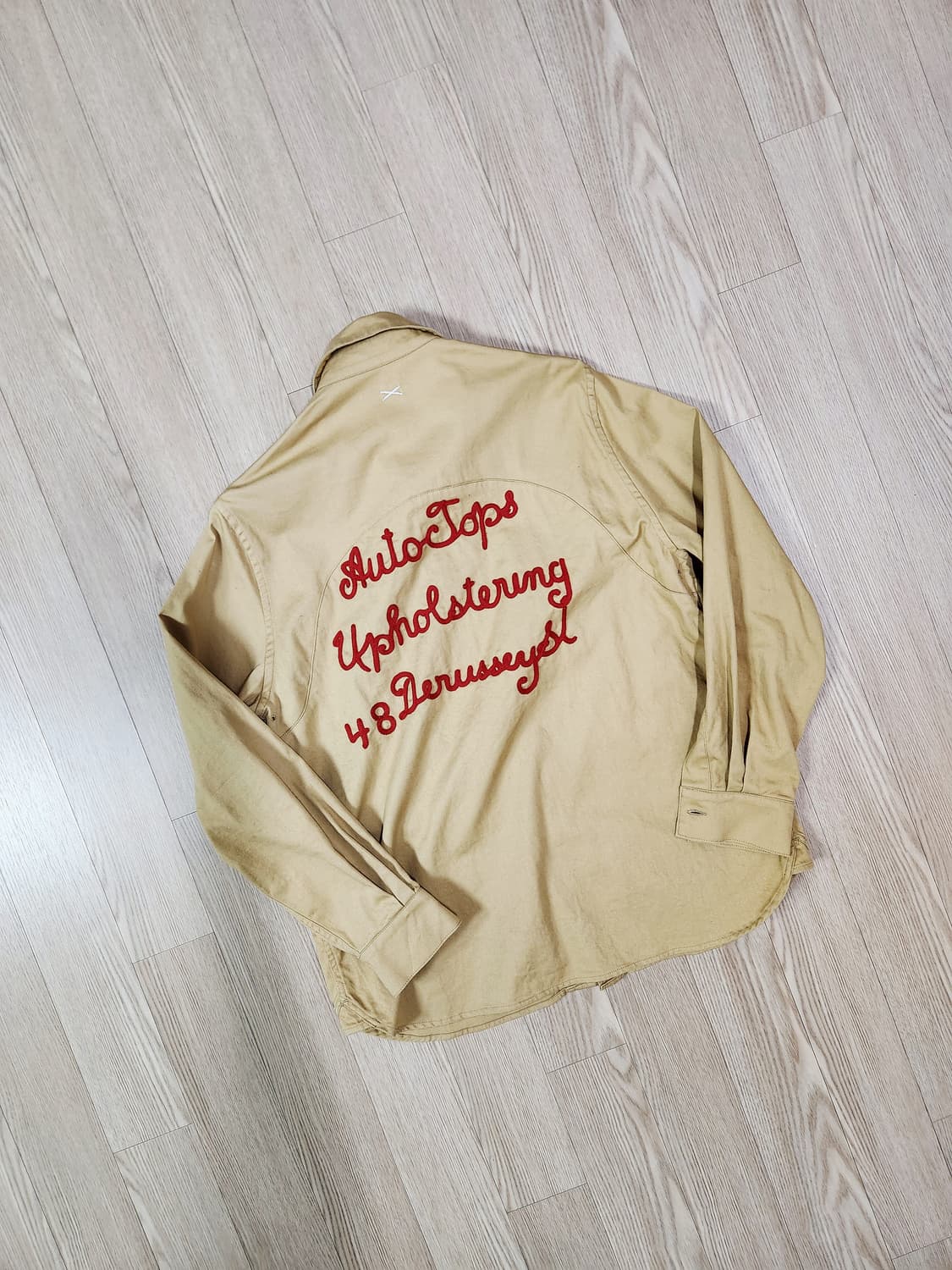 SIFURY 카멜 더블 포켓 체인 자수 셔츠 상품이미지5