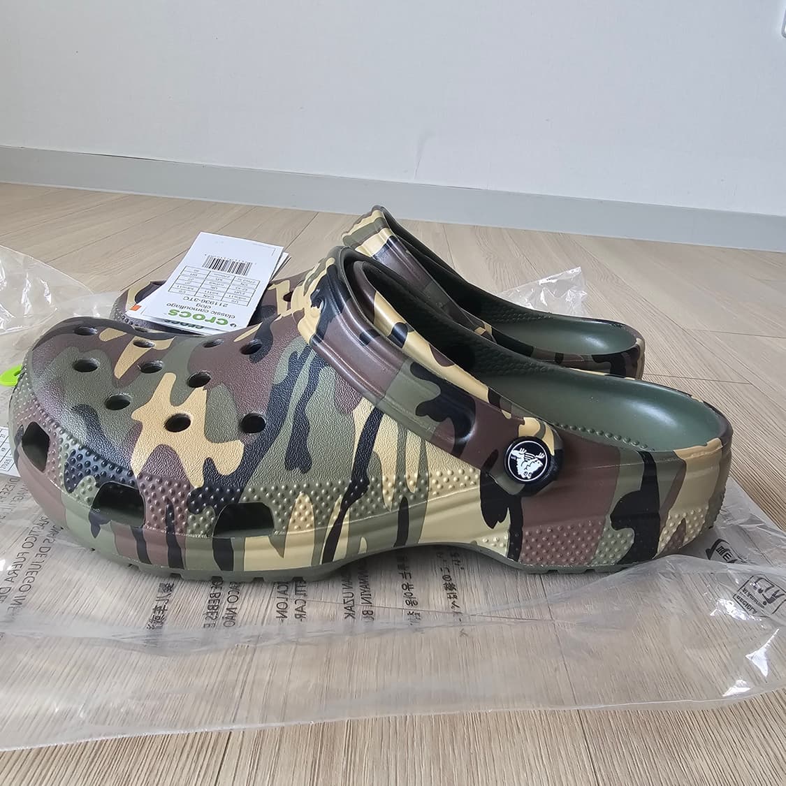 270 새제품) 크록스 클래식 카모플라쥬 클로그 국방 슬리퍼 샌들 상품이미지2
