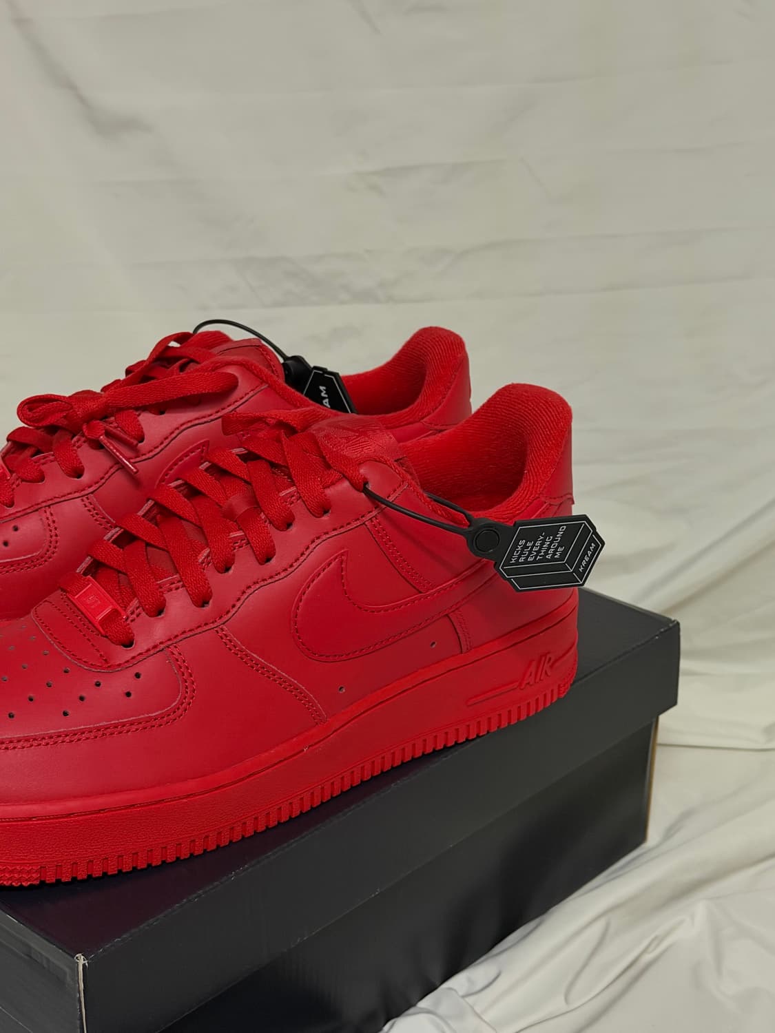 나이키 에어포스 1 '07 LV8 로우 트리플 레드 상품이미지4