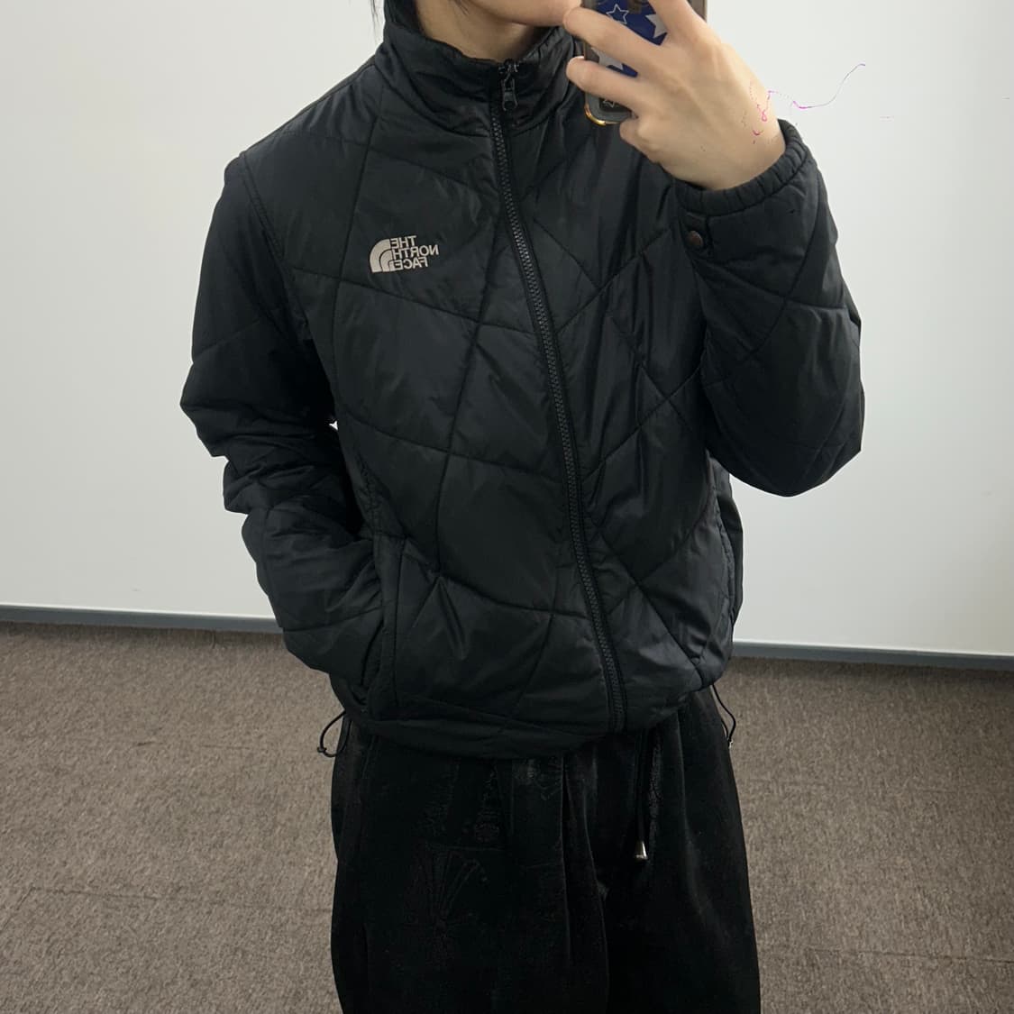 The north face 노스페이스 블랙 경량 패딩 상품이미지2