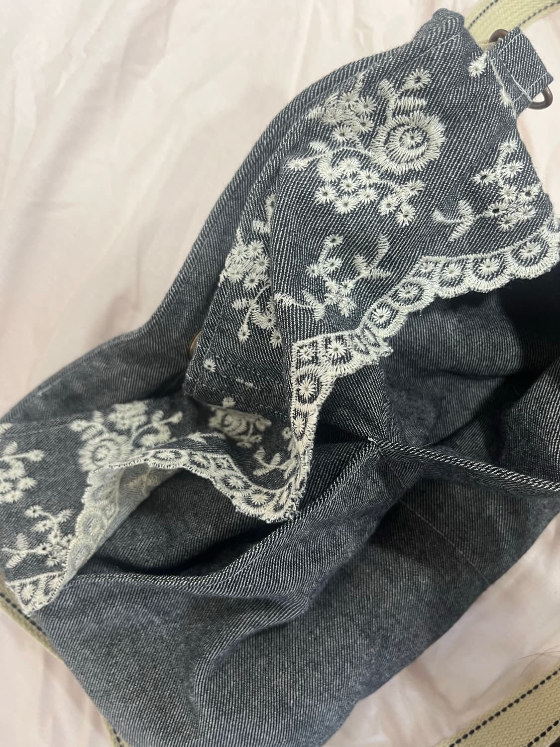 모리걸 레이스 차콜 그레이 크로스백 상품이미지5