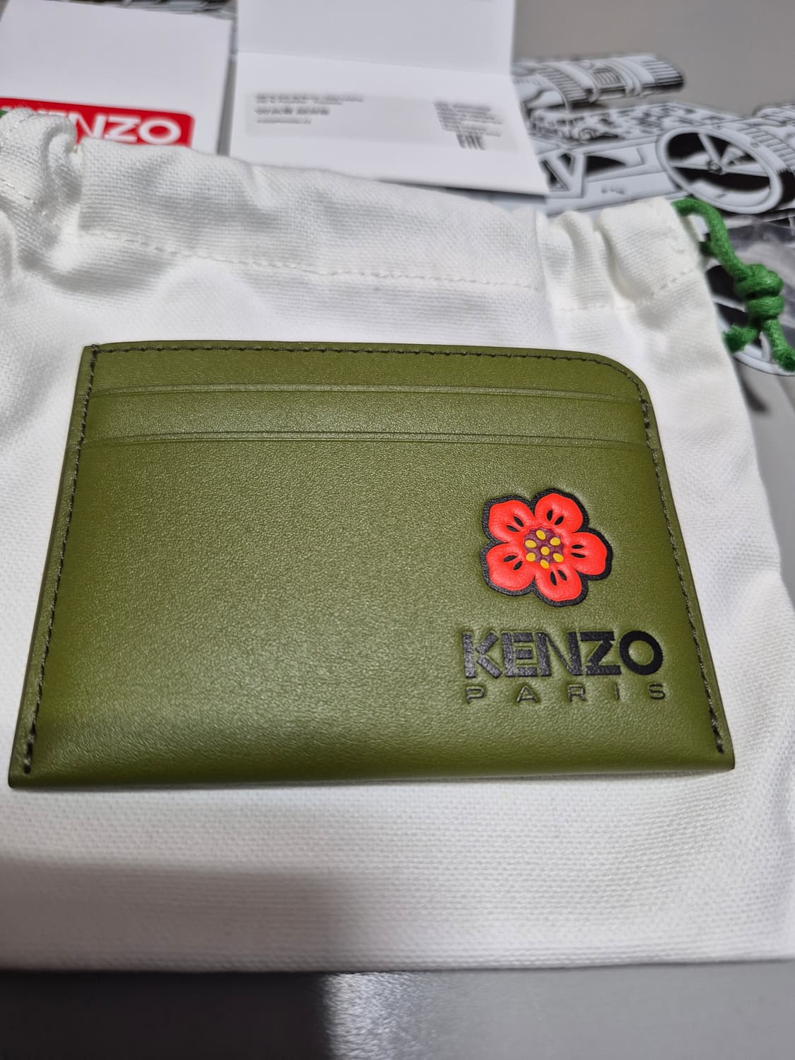 겐조 레더 보크 플라워 카드 홀더 지갑 카키 상품이미지2