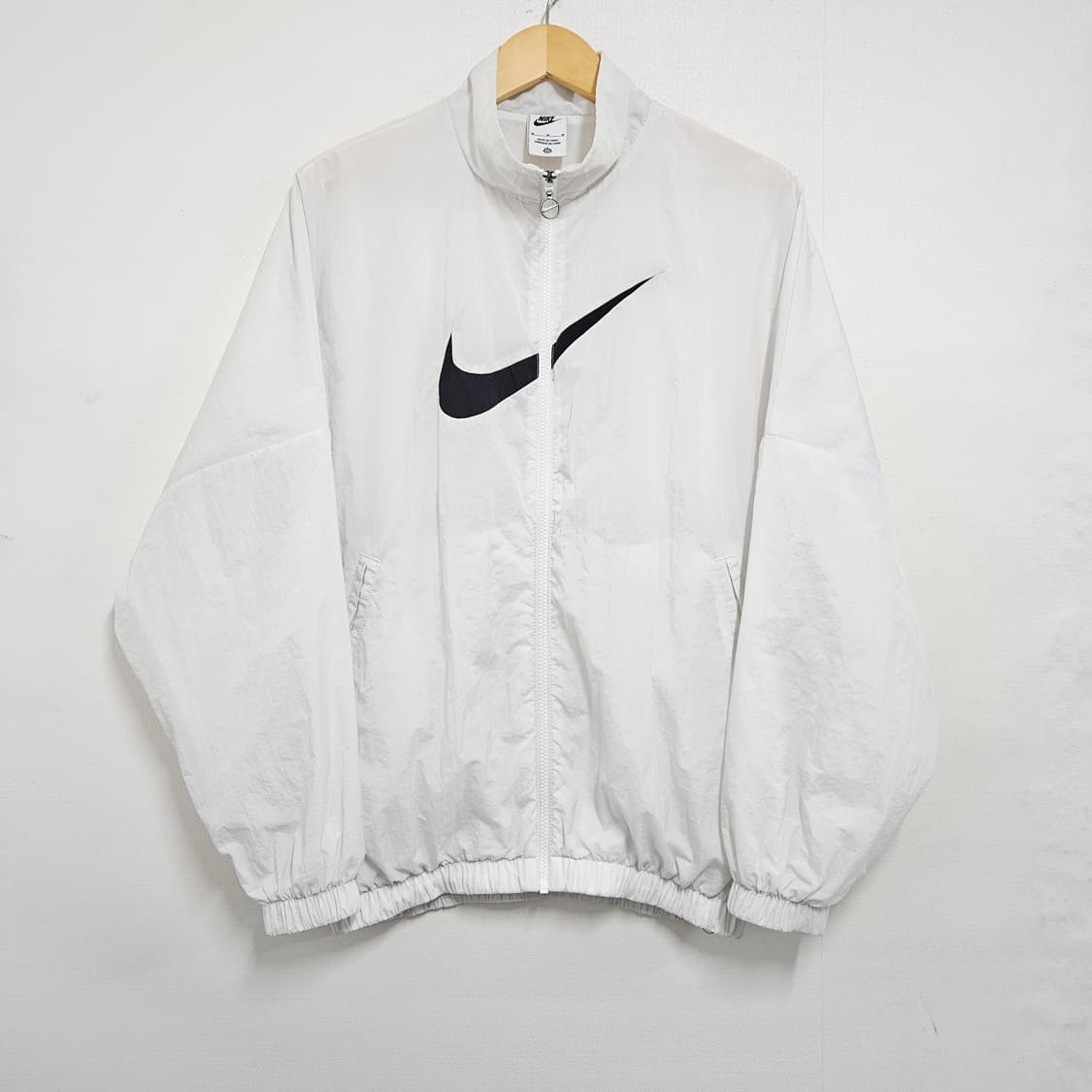 M 나이키 빅스우시 화이트 오버핏 바람막이 상품이미지2