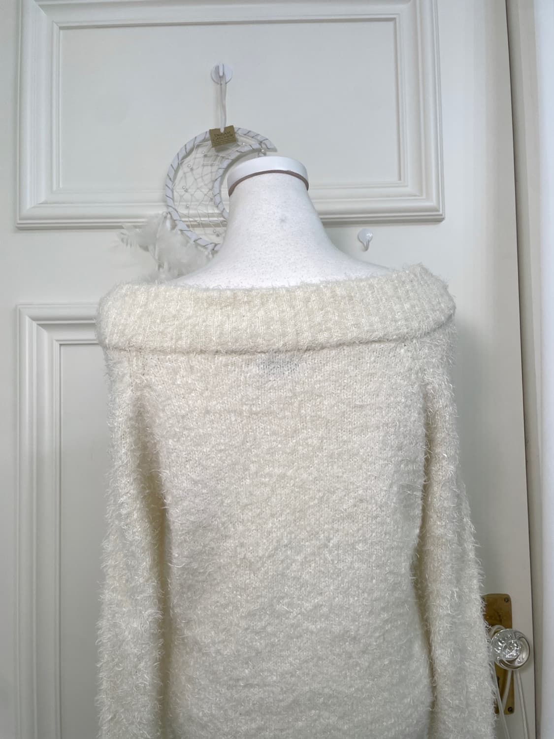 cream ivory shaggy off-shoulder knit top 상품이미지4