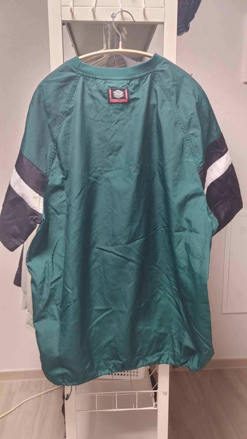 엄브로 컬러블록 반팔 우븐 피스테 그린 100 상품이미지4