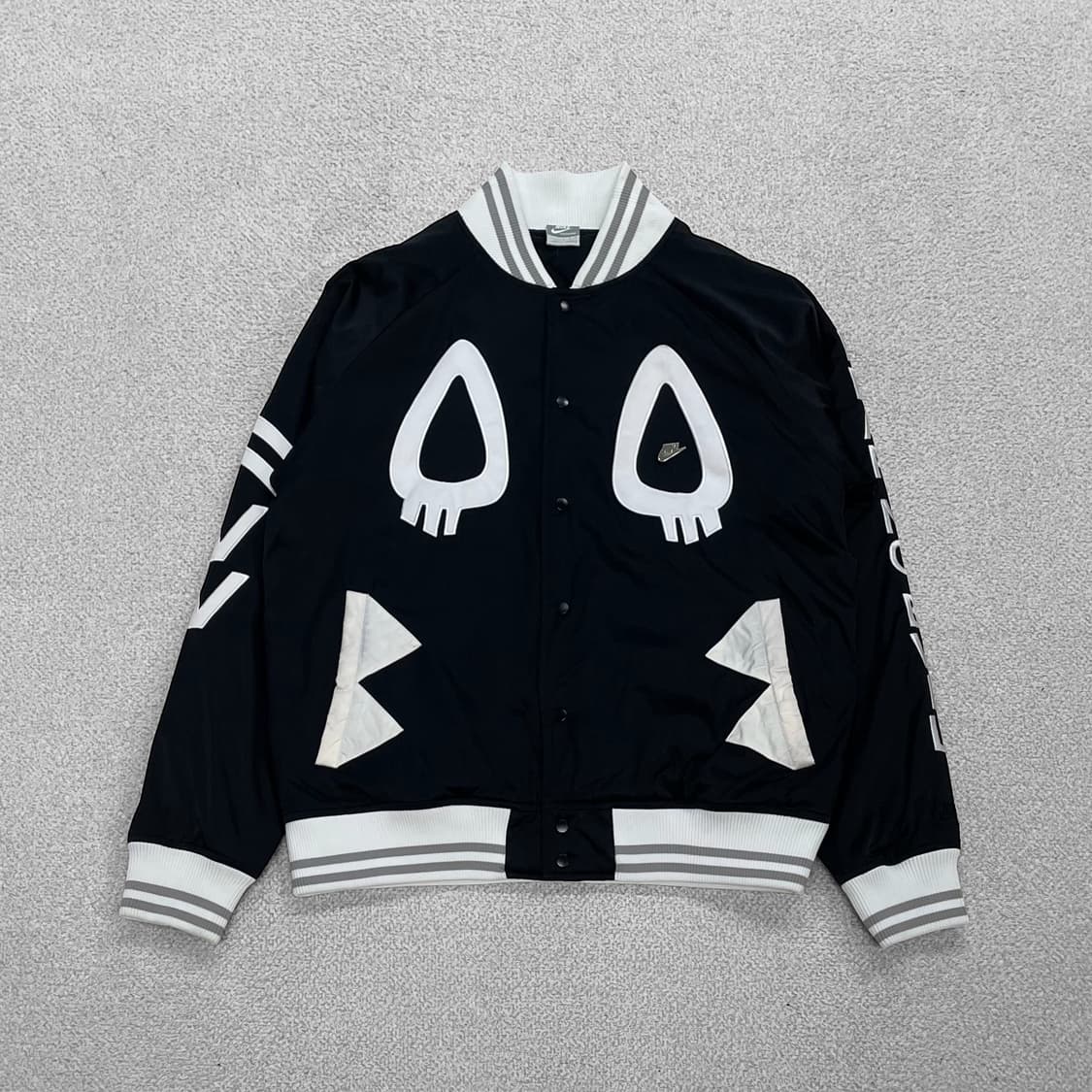 나이키 x 카세트플레야 사틴 바시티 자켓 블랙 상품이미지1