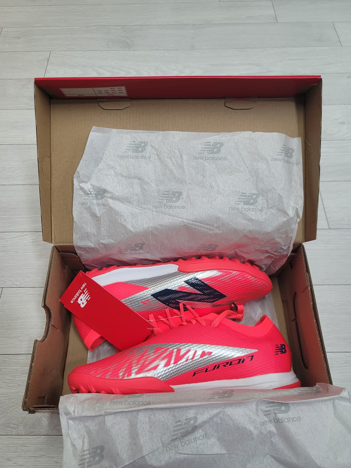 (260)뉴발란스 풋살화 퓨론 V8 팀(남성,2E)TF[대전직거래도가능] 상품이미지2