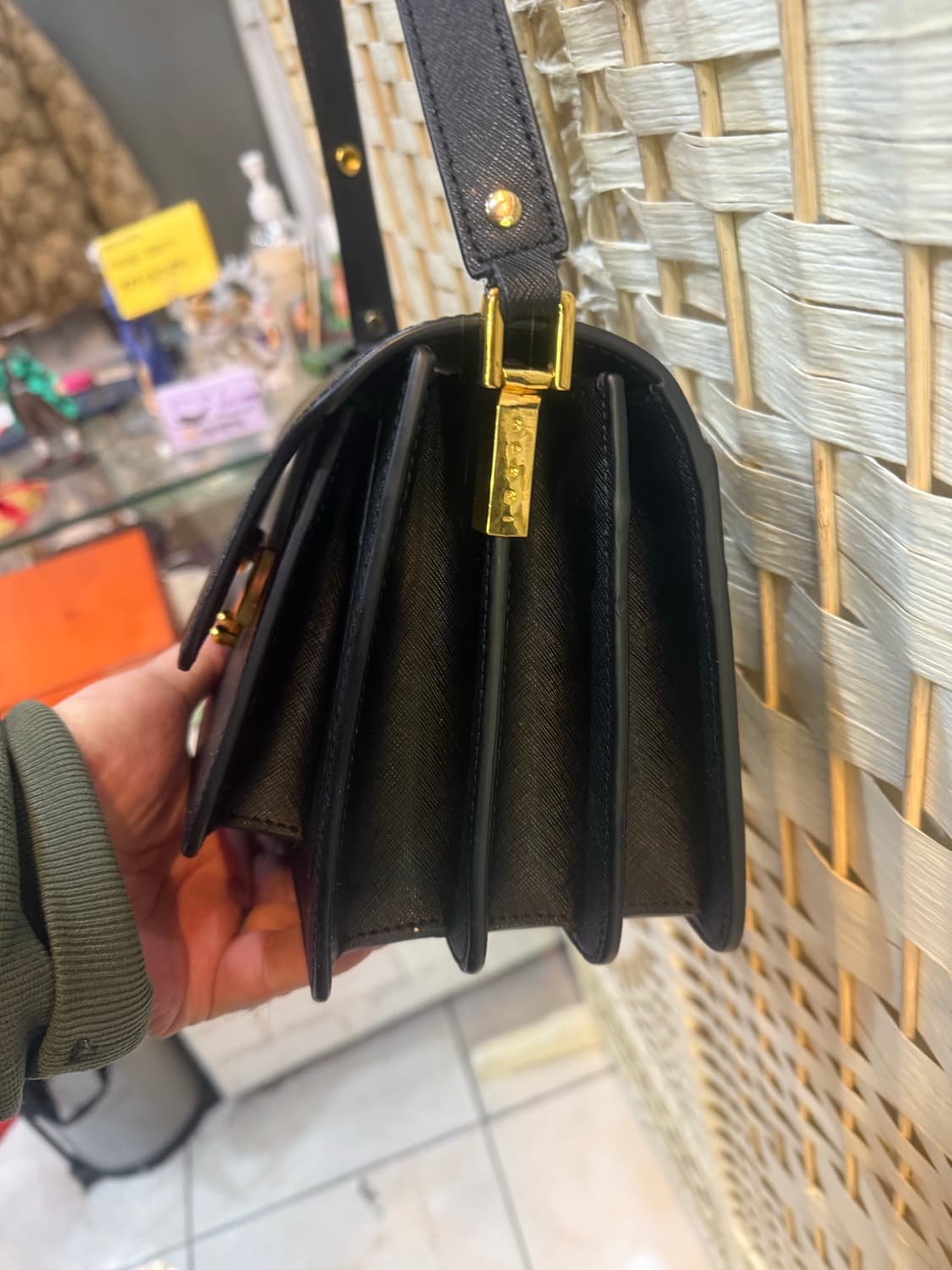 정품 마르니 미니 트렁크백 팝니다 상품이미지2