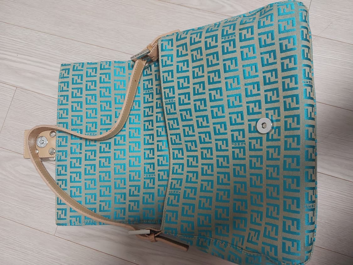 Fendi bag 펜디 바게트백 맘마백 희귀컬러 🩵 상품이미지6