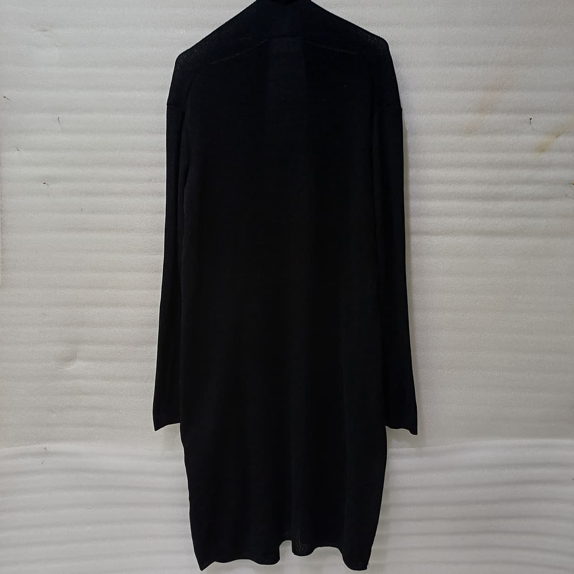 (찐블랙)

얇고 부드럽고 깔끔 , 신축성.
정품, 별 사용감 없이 굿. 상품이미지4