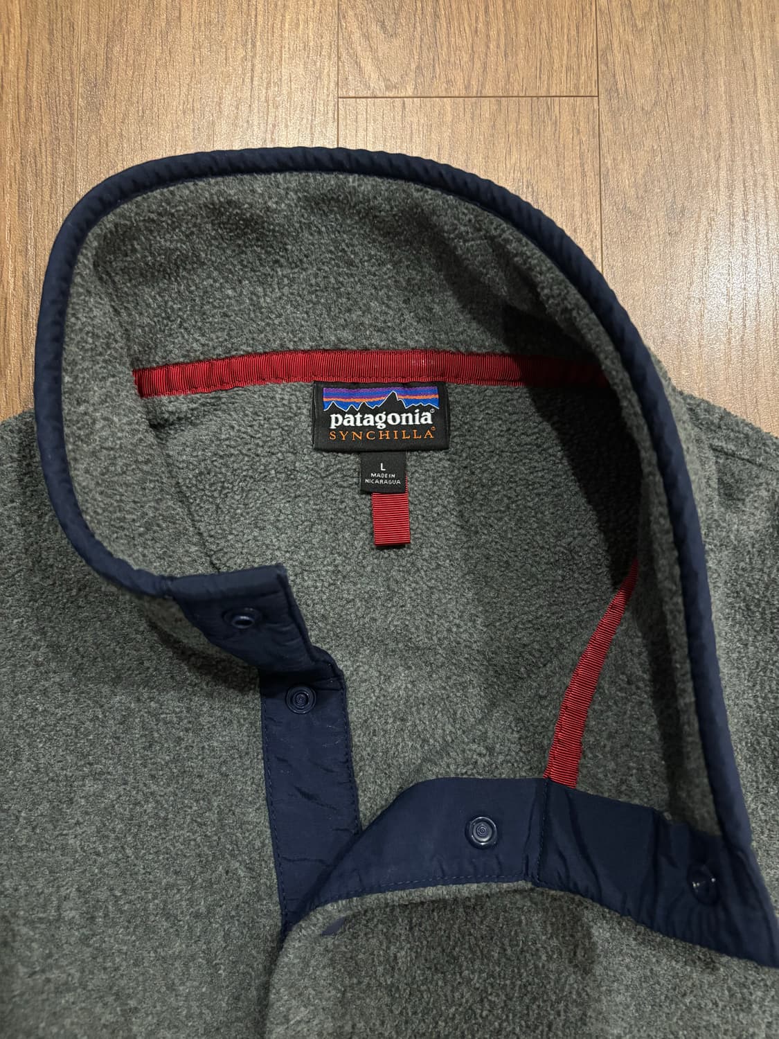 파타고니아 라이트웨이트 신칠라 니켈 네이비 L사이즈 판매합니다. 상품이미지4