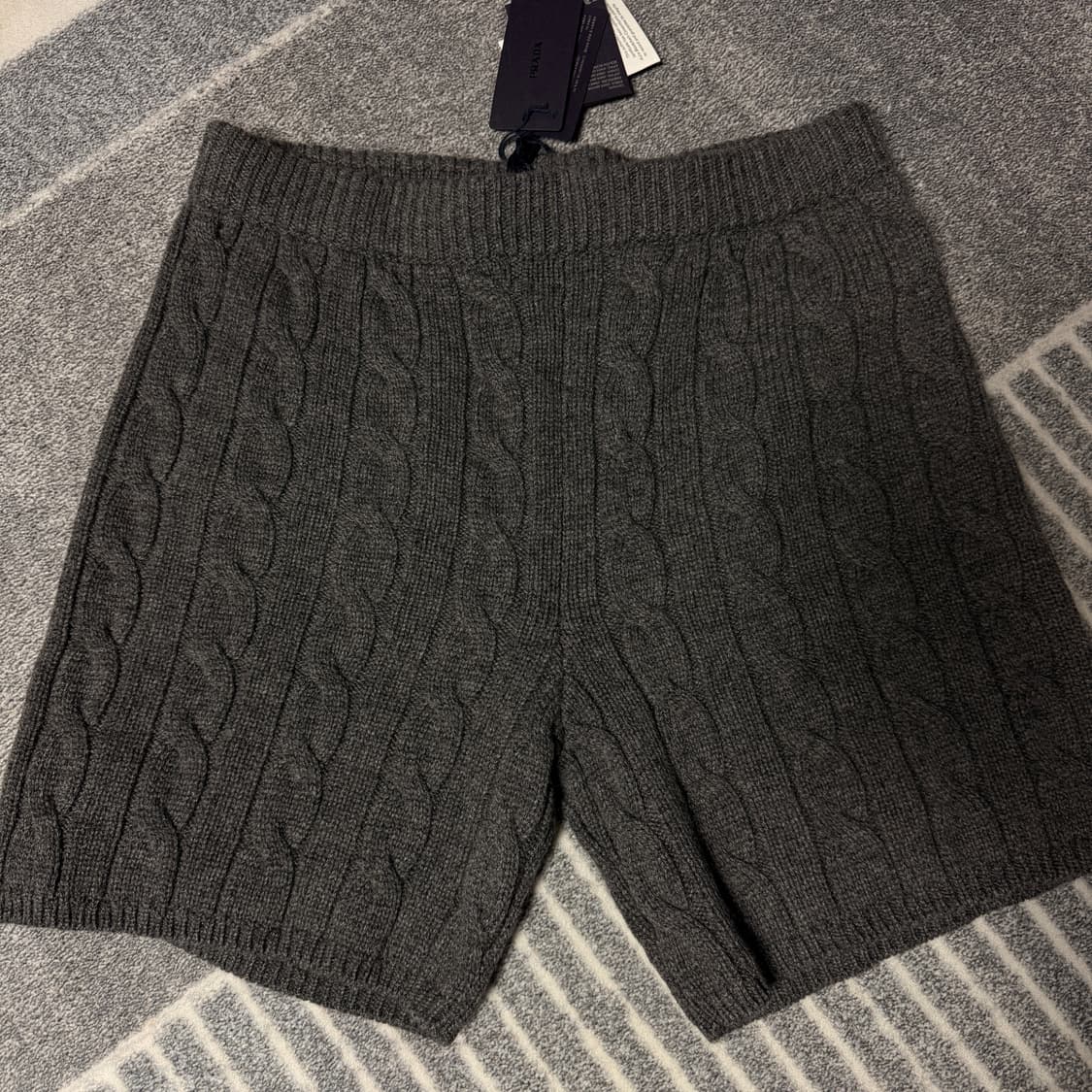 PRADA 프라다 캐시미어100 니트 반바지 새상품 상품이미지2