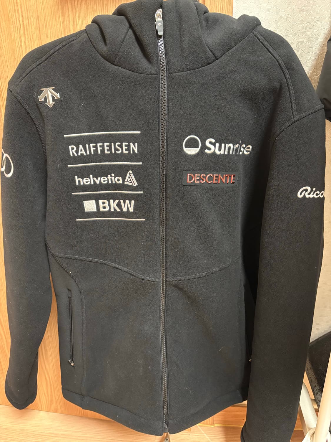 데상트 아우디 스위스 스키 본딩 플리스 자켓 블랙 95 상품이미지1