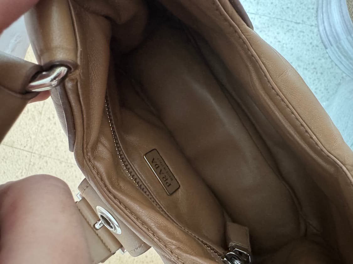 정가 350만 프라다 문백 / 연예인착용 상품이미지7