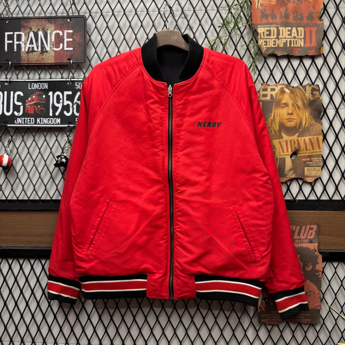 널디 리버시블 봄버 바시티자켓 후면 프린팅 포인트 레드 블랙 상품이미지3