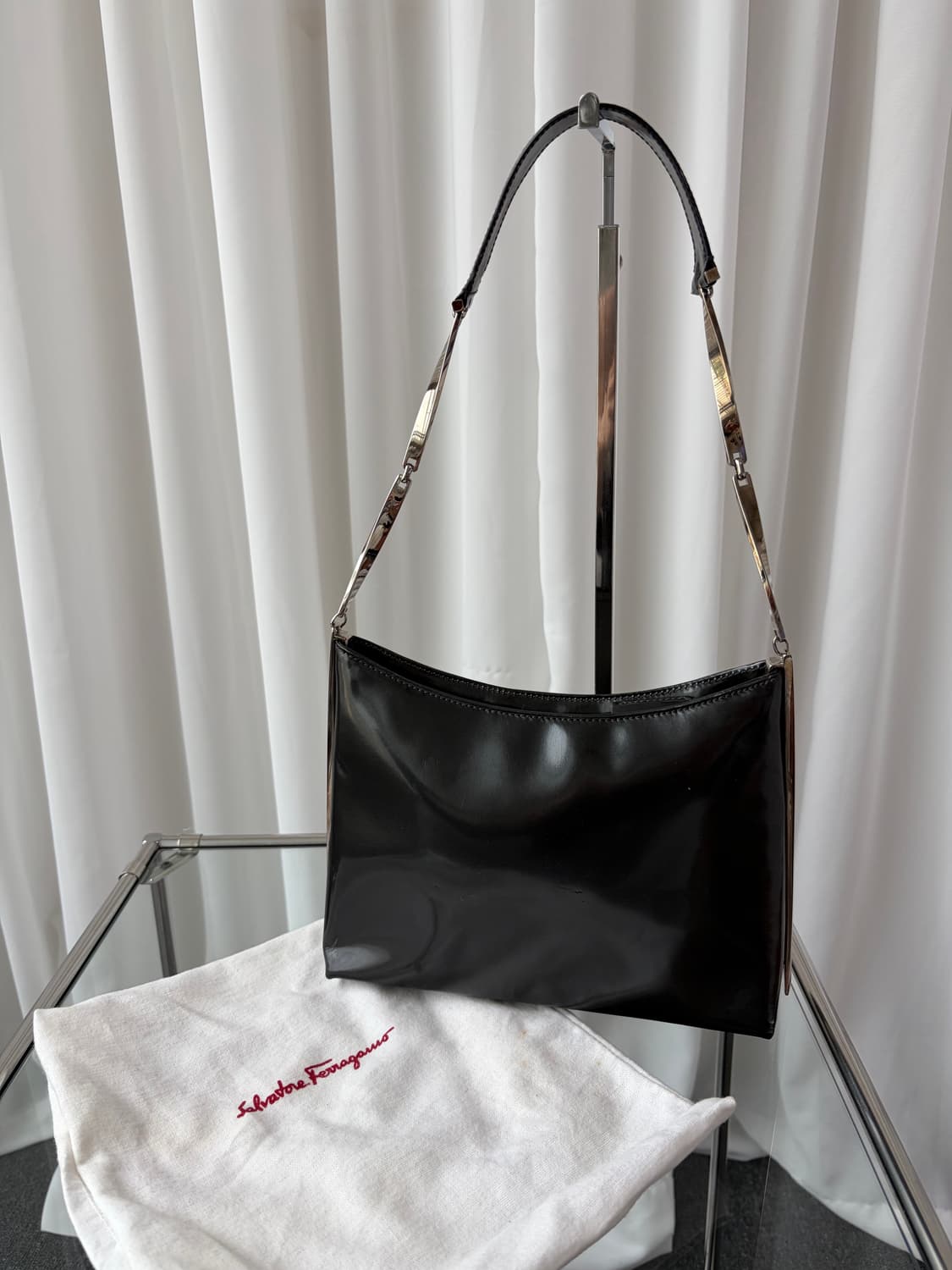 살바토레 페라가모 페이던트 레더 숄더백 상품이미지3