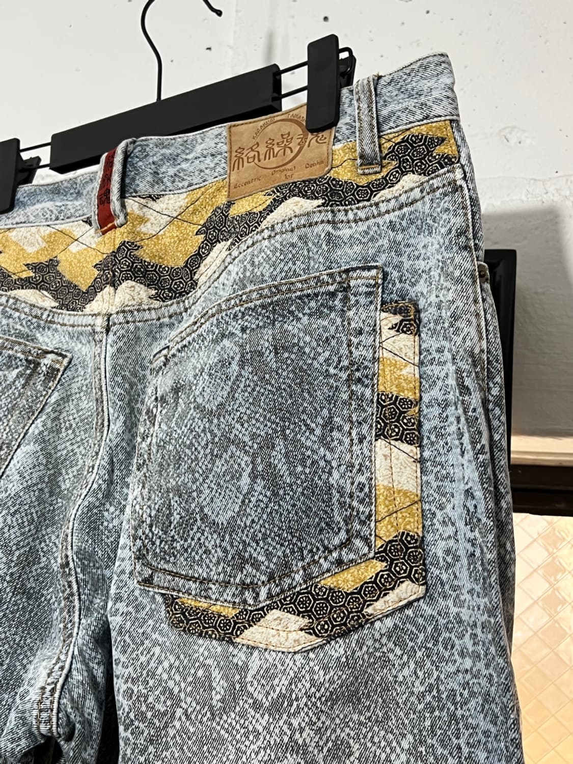 카라쿠리 타마시 파이톤 패턴 용 자수 데님 팬츠 상품이미지7
