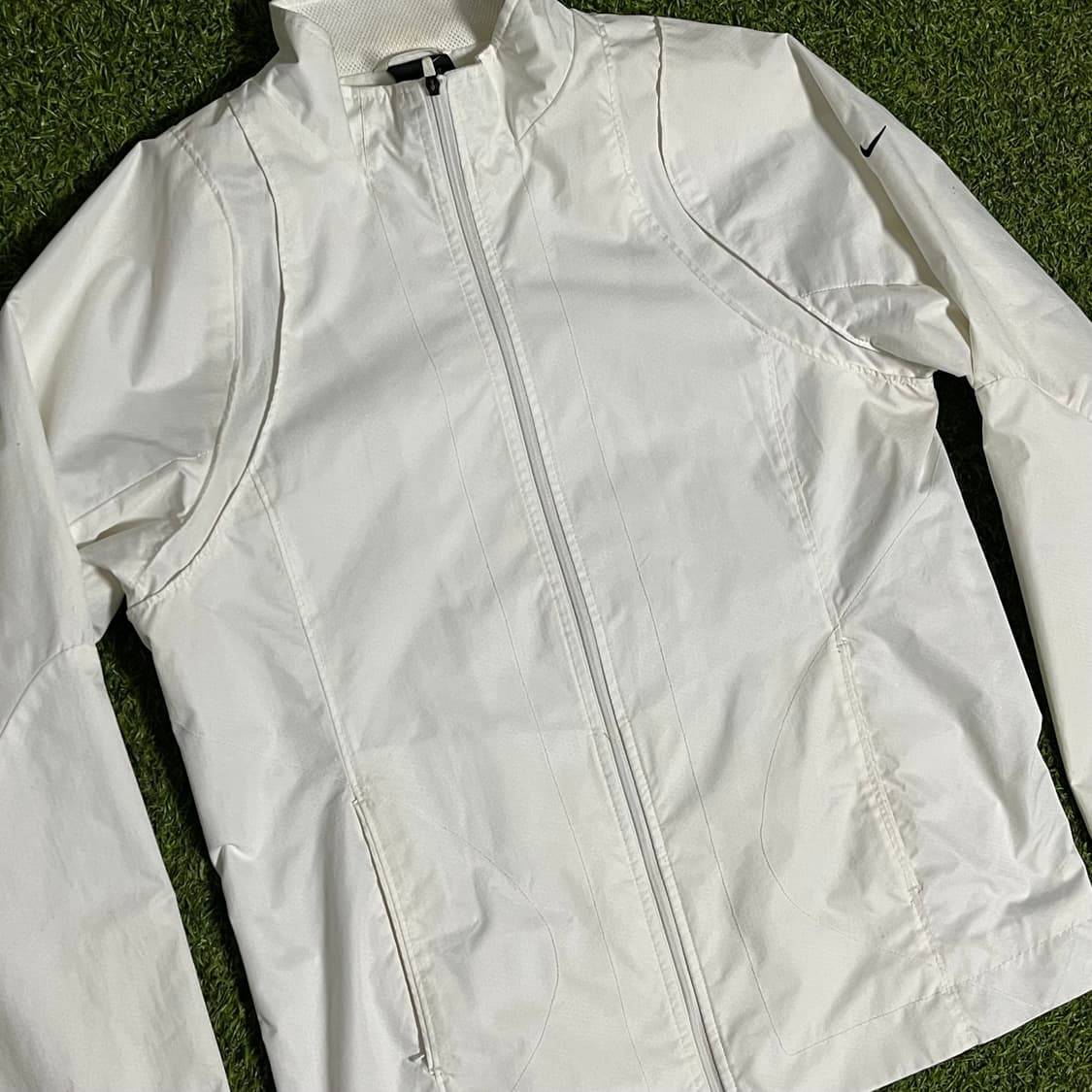 나이키 화이트 바람막이 Nike  상품이미지2