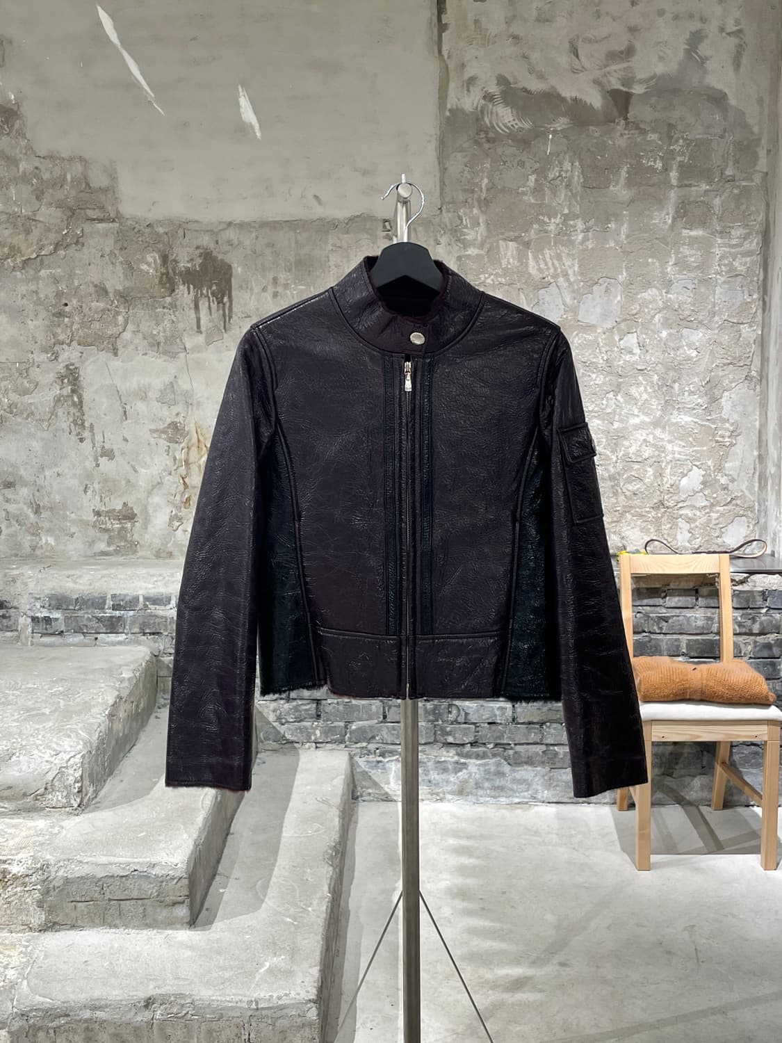 mcm 와인 글로시 쉽 레더 자켓 상품이미지1