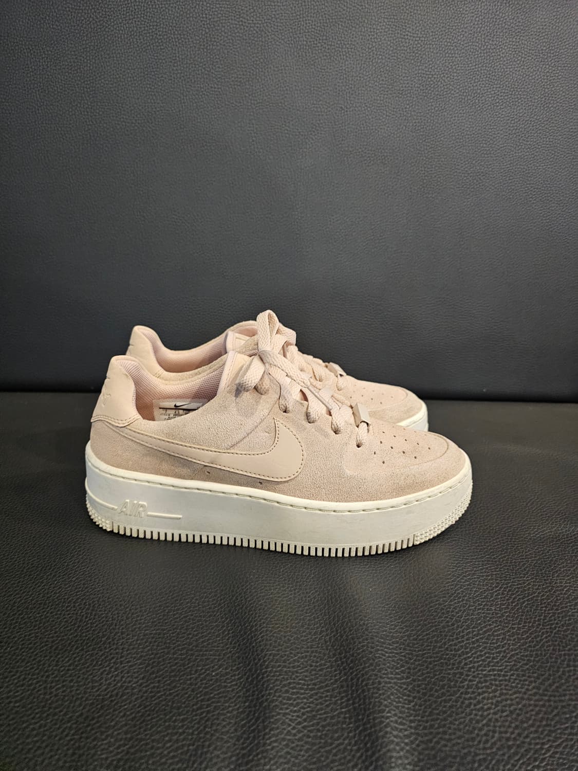 나이키 에어포스1 플랫폼 핑크 스웨이드 상품이미지1