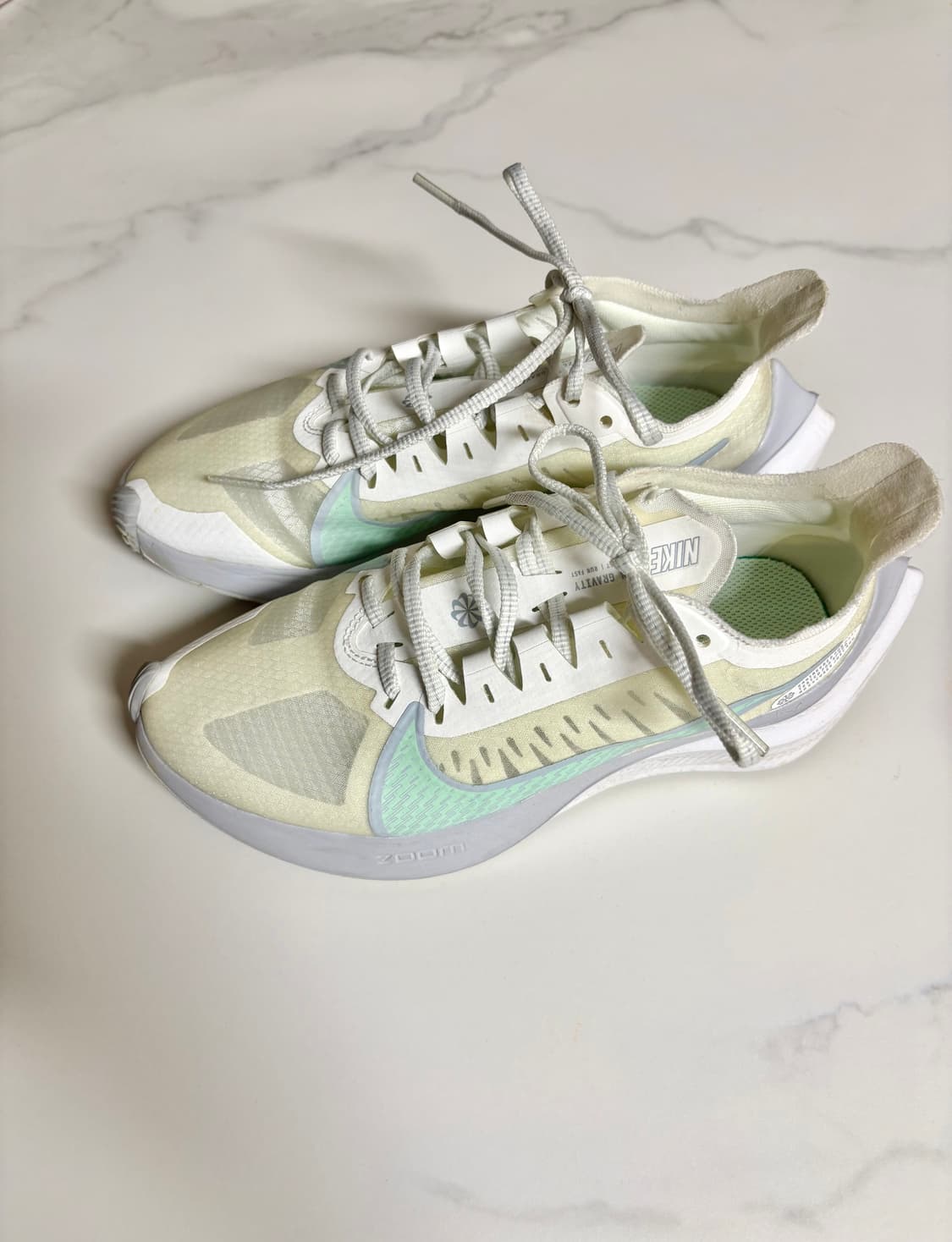 나이키 줌 그래비티 런닝화 상품이미지1