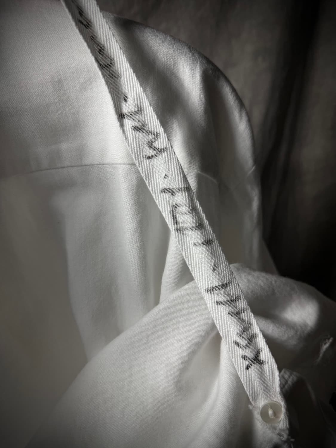 Elena Dawson Raw Edge Band Collar Shirt  상품이미지10