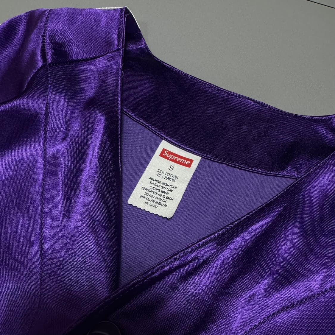 슈프림(SUPREME) 17ss 퍼플 새틴 스펠아웃로고 베이스볼 저지 상품이미지3