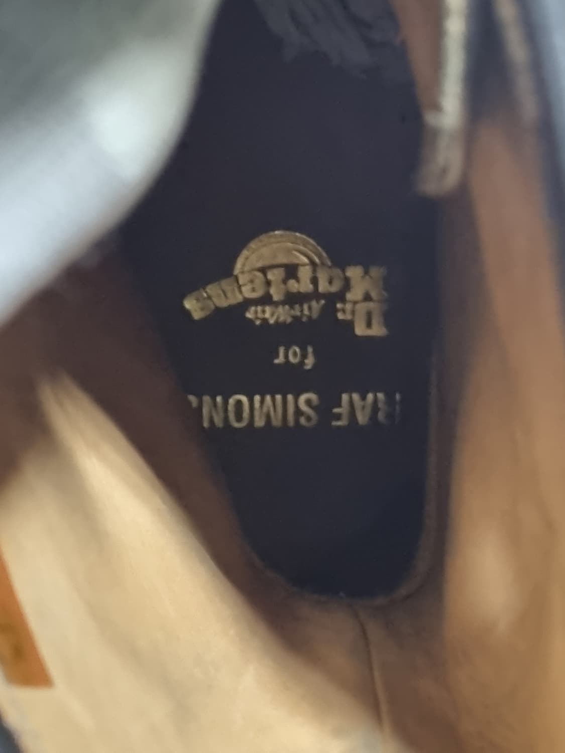 닥터마틴 라프시몬스 8홀 워커 상품이미지5