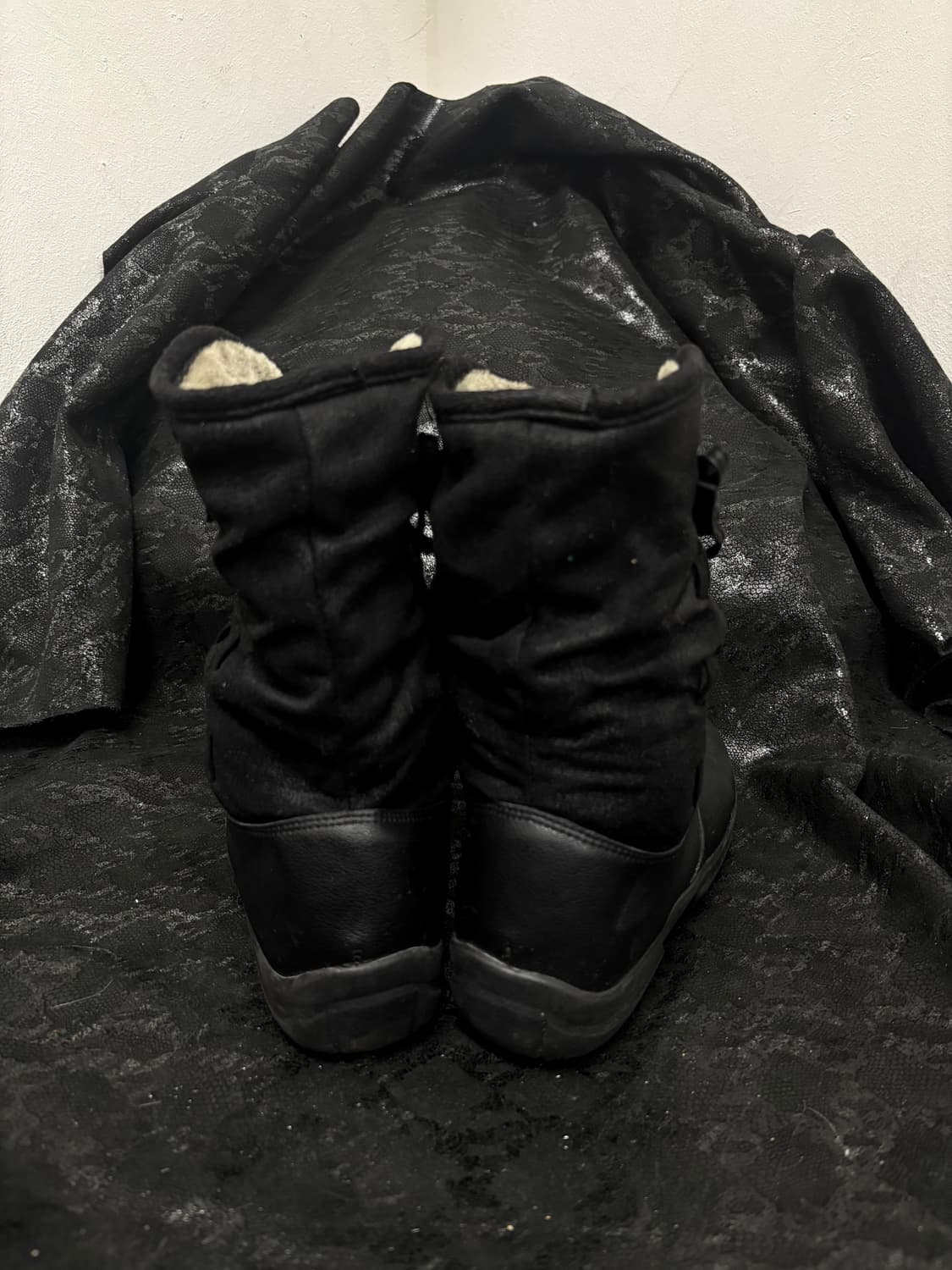 “Vintage” Cubic Detail Black Y2K Fur Boo 상품이미지6