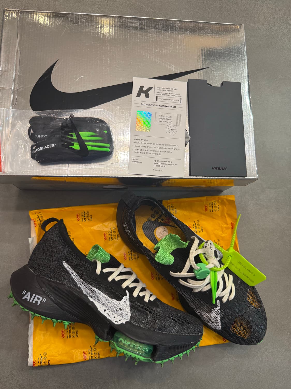 나이키 x 오프화이트 에어 줌 템포 넥스트% 블랙 상품이미지1