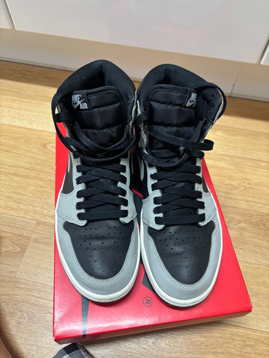 조던 1 하이 쉐도우 260 사이즈 판매합니다 상품이미지1