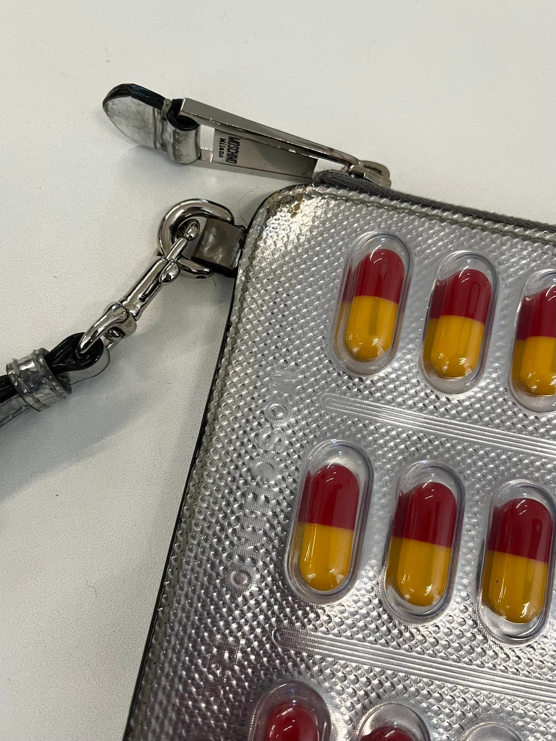 모스키노 2017 제레미 스캇 런웨이 아카이브 알약 캡슐 클러치 핸드백 상품이미지7