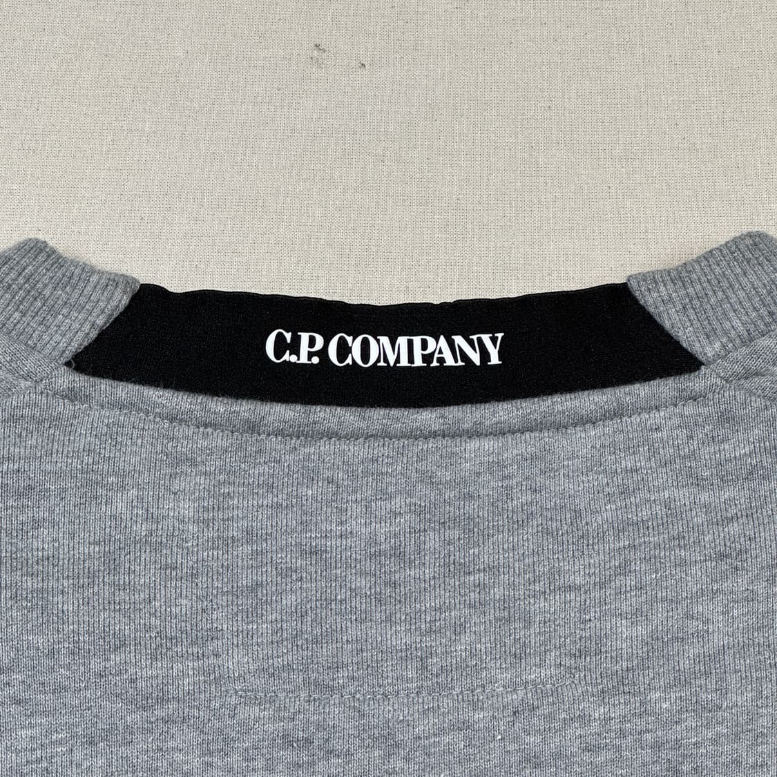 XL) CP 컴퍼니 씨피컴퍼니 렌즈 맨투맨 회색 큐알 정품 상품이미지5