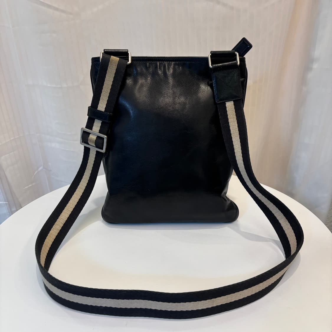 정품 발리 블랙 크로스백     상품이미지5