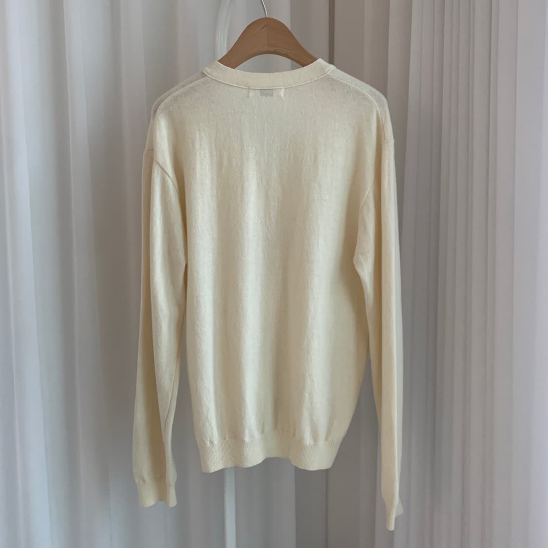 원로그 WONLOG 파인울 브이넥 크림 가디건 상품이미지4