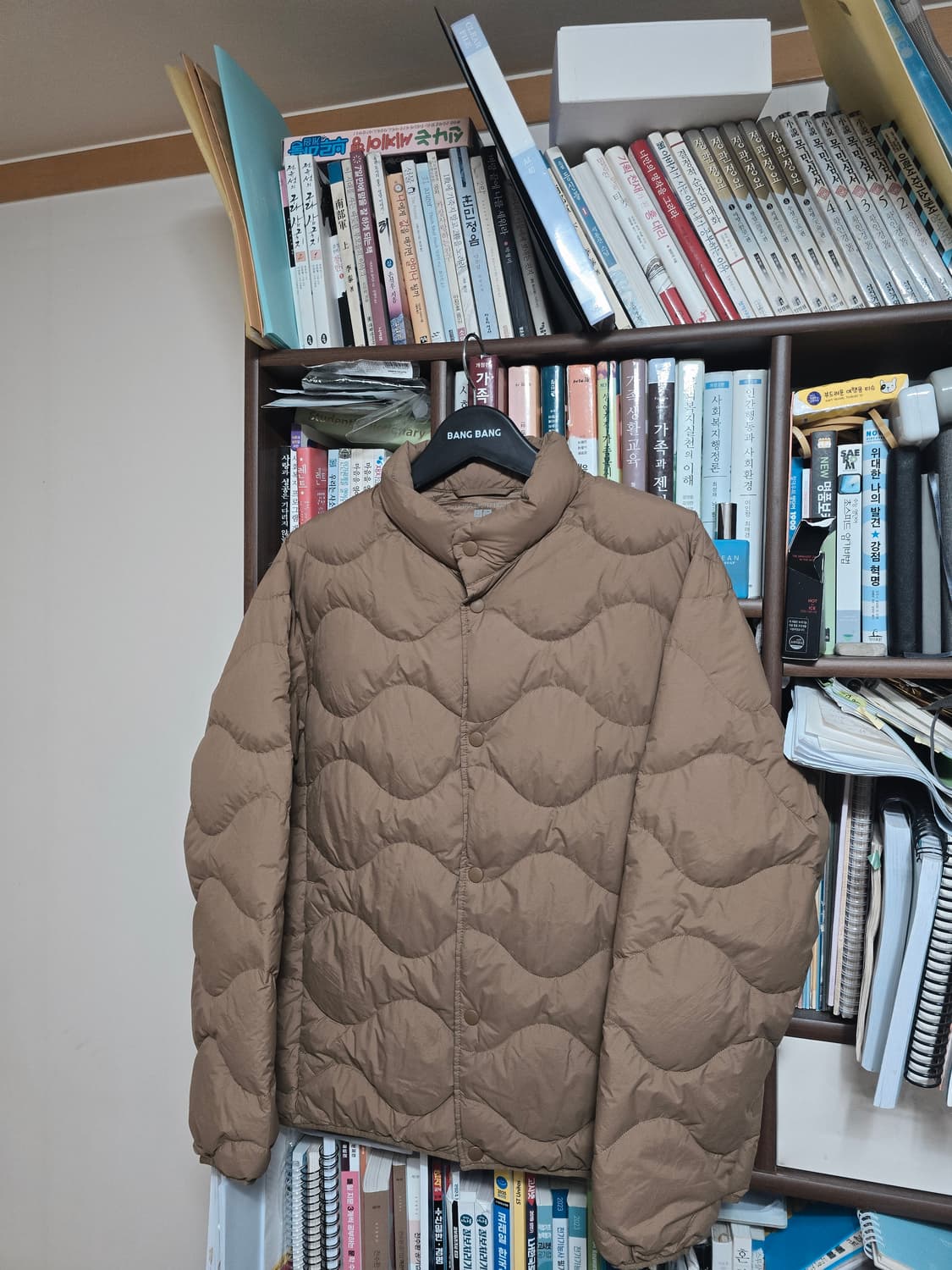 유니클로 울트라라이트다운 웨이브 퀄트 경량패딩

L 상품이미지3